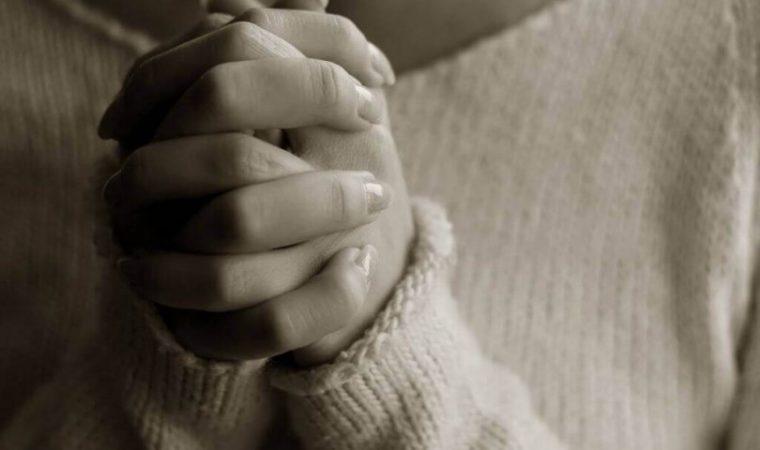 Woman Praying1 1 810x539 1