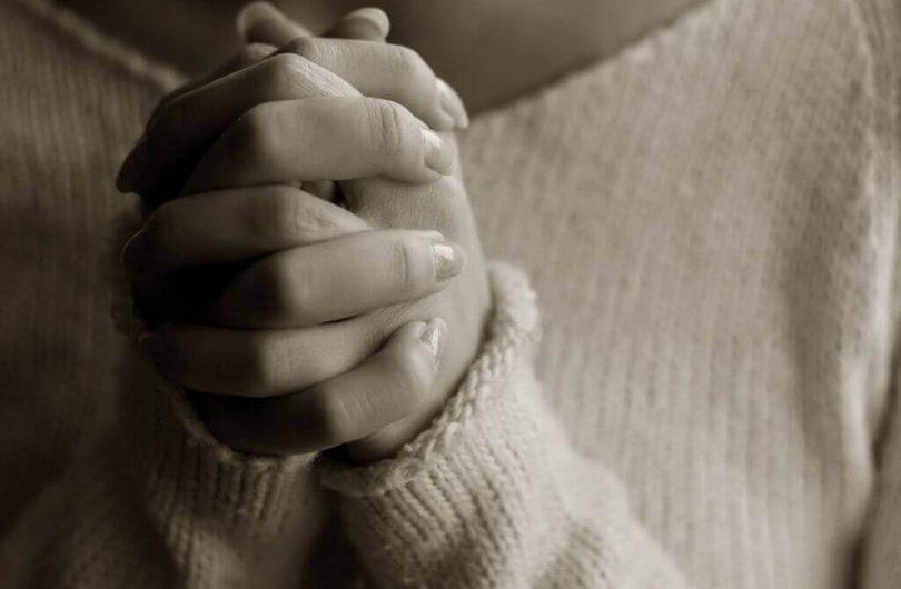 Молитви... 1 Woman Praying1 1 810x539 1