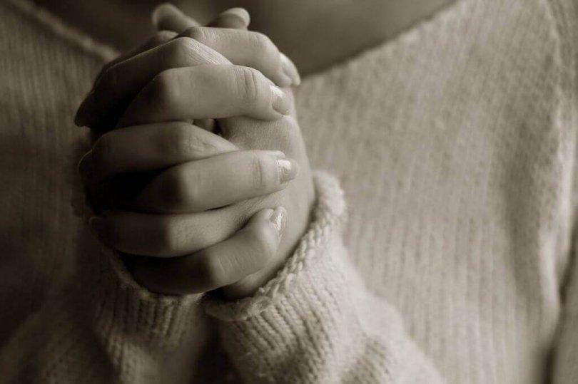 Молитви... 8 Woman Praying1 1 810x539 1